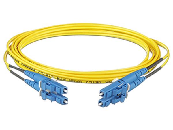 Jumper de Fibra Óptica PANDUIT F92ERLNLNSNM005, Monomodo 9/125 OS2, LC-LC Dúplex, OFNR (Riser), Color Amarillo, 5m.