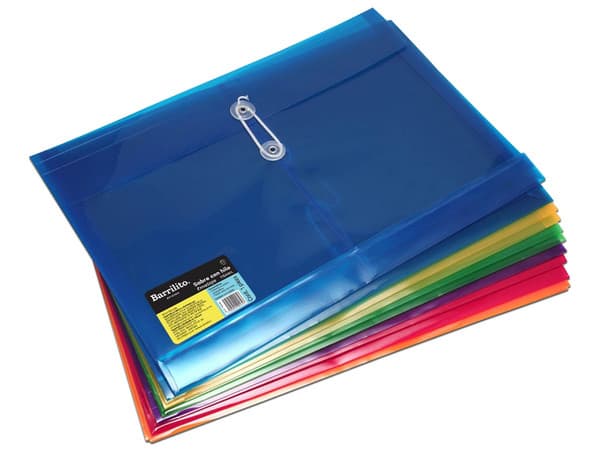 Sobre Barrilito Plástico con Hilo, Tamaño Carta Horizontal, Colores Surtidos. Paquete con 12 Piezas.