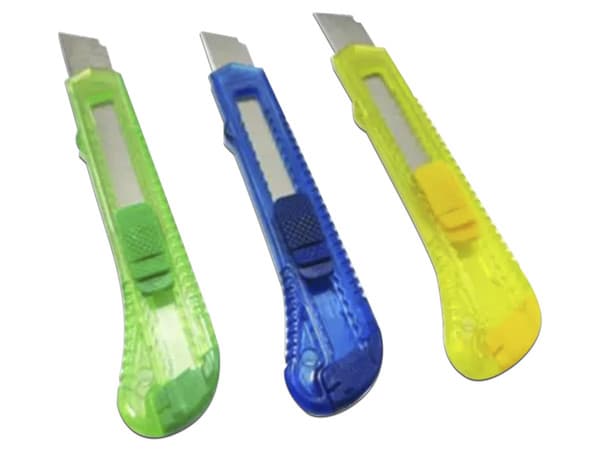 Cutter Plástico Nextep Grande Navaja 18mm Caja con 12.