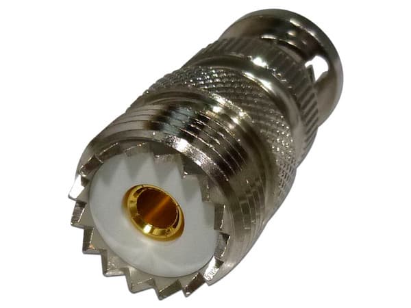 Adaptador RF Industries en Línea para 50 Ohm, Conector BNC Macho-UHF Hembra (SO-239).