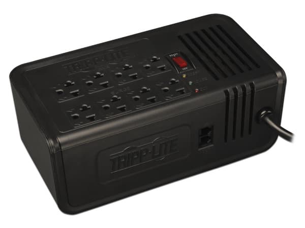 Regulador Tripp Lite VR2008R de 2000VA/1000W con 8 contactos.