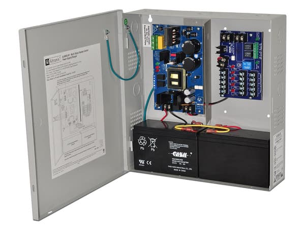 Fuente de poder Altronix de 12VDC/24VDC, Con capacidad para Baterías de respaldo, Para Controladores y Sistemas de Alarmas.