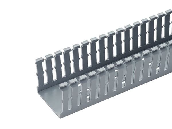 Canaleta Ranurada con Tapa, Tipo F, 5.7cm x 5.7cm, 2 m de Largo, Color Gris.