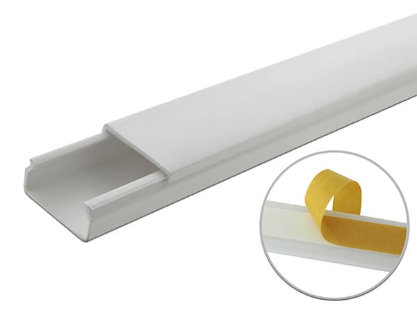 Canaleta Thorsman TMK-1020-SD-CC de 1.8m, PVC auto extinguible con cinta adhesiva. Color Blanco.