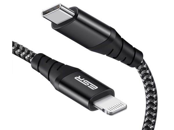 Cable ESR de USB-C a Lightning (M-M), 1m. Color Negro.